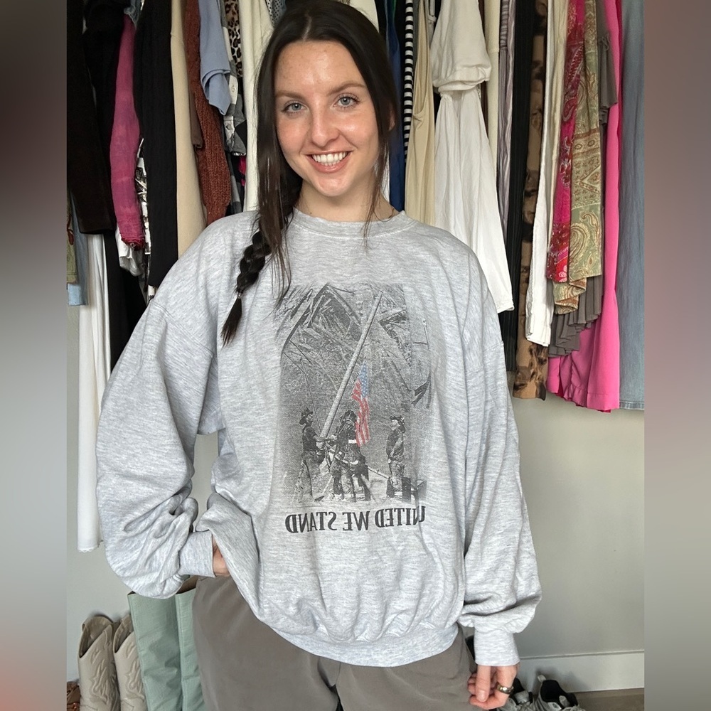 “United We Stand” Graphic Crewneck Sweatshirt | XL